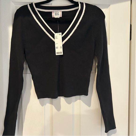 Urban outfitters sweater, Size L, NWT, black with cream trim - Picture 4 of 5